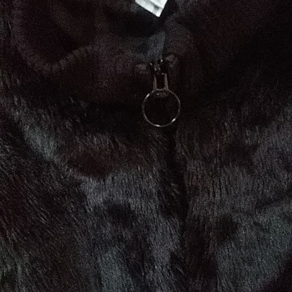 Vest - Picture 2 of 3
